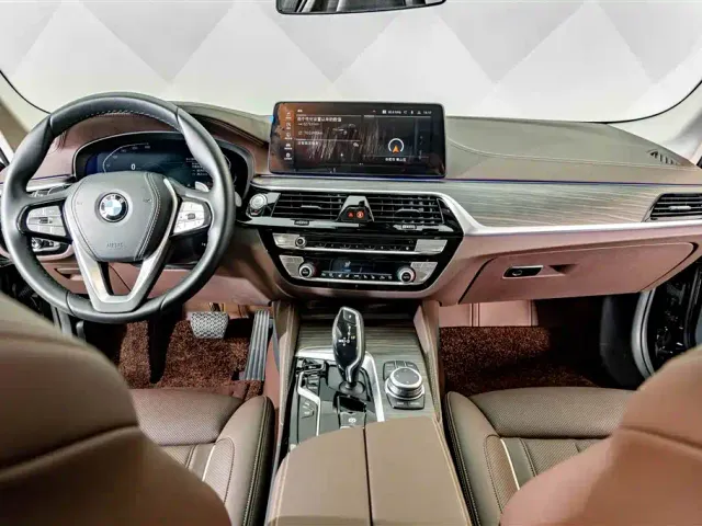 BMW 5 Series — Фото автомобиля 13