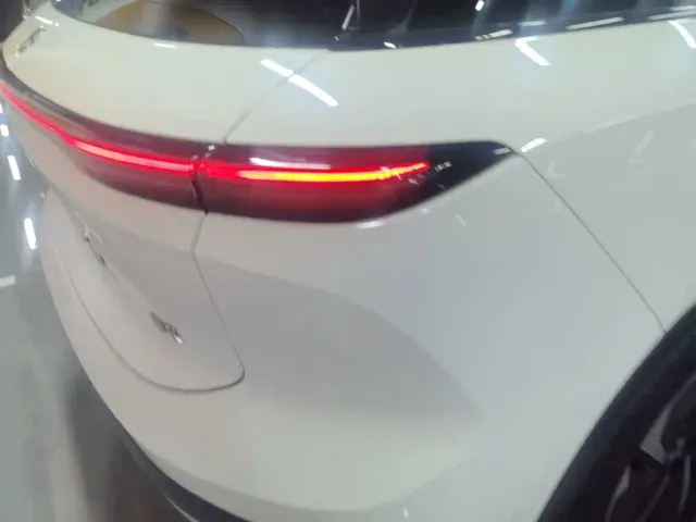 Nio ES6 — Фото автомобиля 7