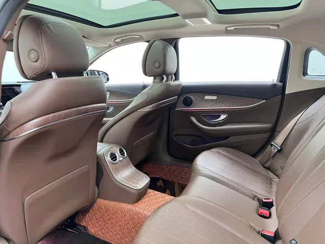 Mercedes-Benz E-Class — Фото автомобиля 12