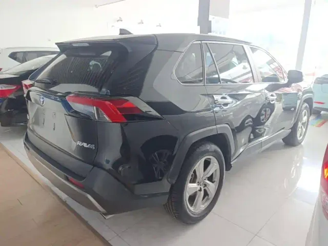Toyota RAV4 — Фото автомобиля 6