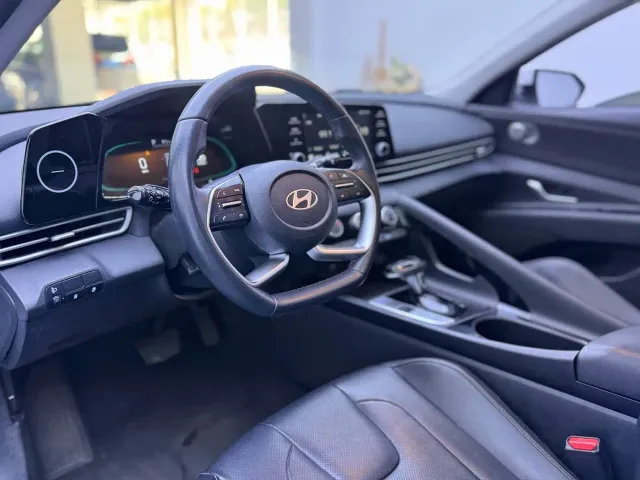 Hyundai Elantra — Фото автомобиля 5