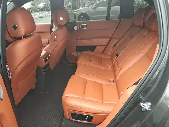 Li Auto L7 — Фото автомобиля 16