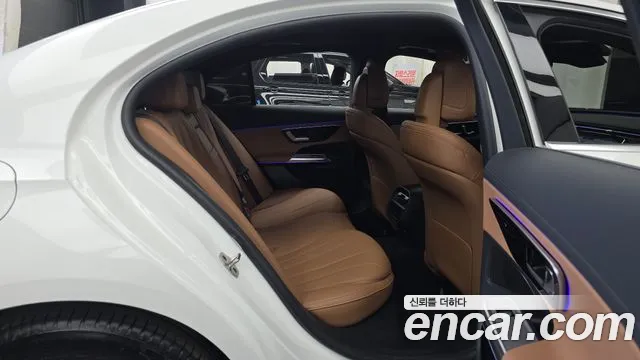 Mercedes-Benz E-Class — Фото автомобиля 12