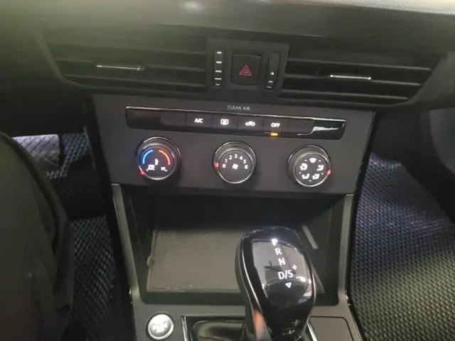 Volkswagen Passat — Фото автомобиля 12
