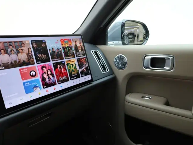 Li Auto L8 — Фото автомобиля 30