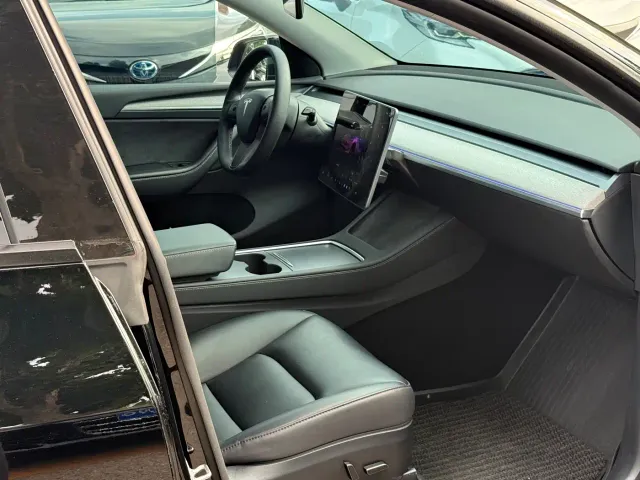 Tesla Model Y — Фото автомобиля 18