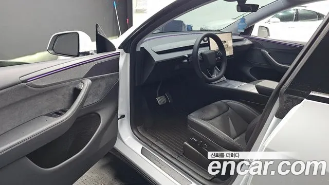Tesla Model Y — Фото автомобиля 9
