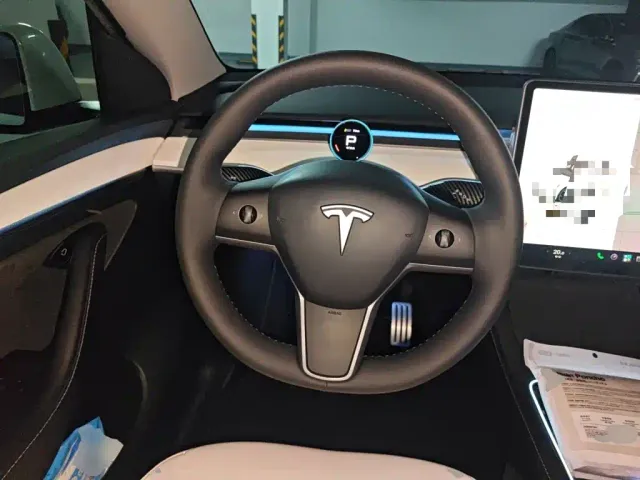 Tesla Model Y — Фото автомобиля 11