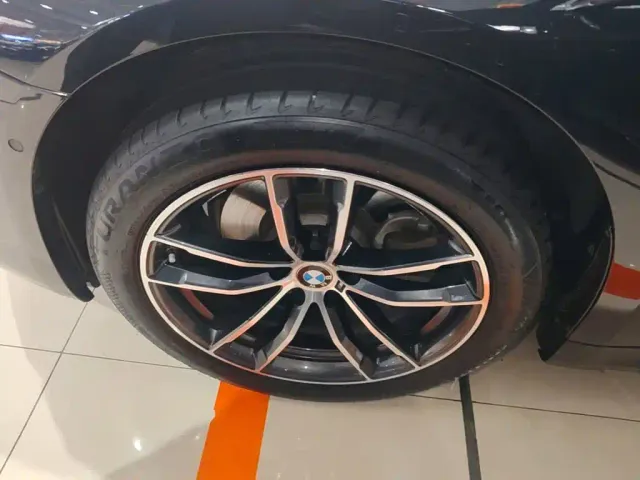 BMW 5 Series — Фото автомобиля 22