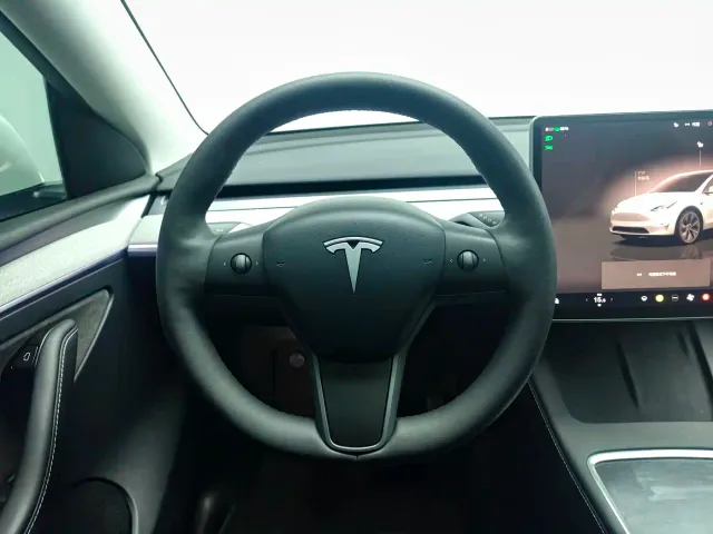 Tesla Model Y — Фото автомобиля 14