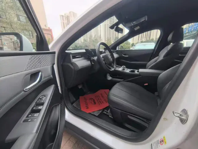 BYD Qin PLUS 2025 DM-i Smart Drive 55KM Leader — Фото автомобиля 6