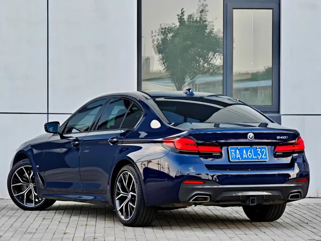 BMW 5 Series — Фото автомобиля 4