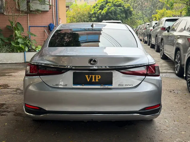 Lexus ES — Фото автомобиля 9