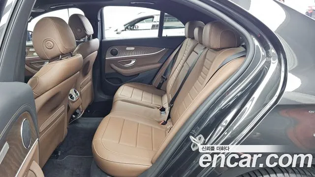 Mercedes-Benz E-Class — Фото автомобиля 23