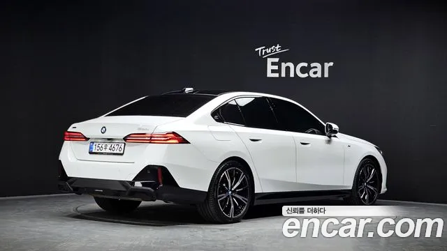 BMW 5-Series 5 серия (G60) 530i xDrive M Sport — Фото автомобиля 2