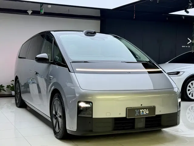 Li Auto MEGA — Фото автомобиля 3