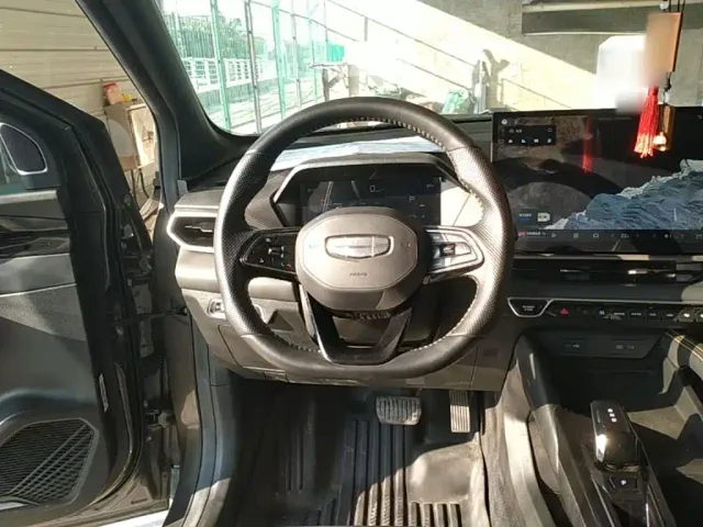 Geely Binyue — Фото автомобиля 10