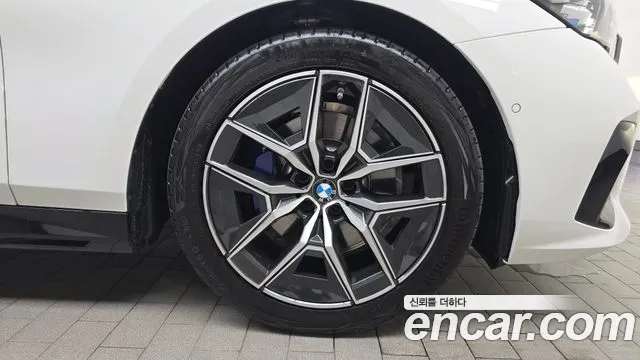 BMW 5-Series — Фото автомобиля 20