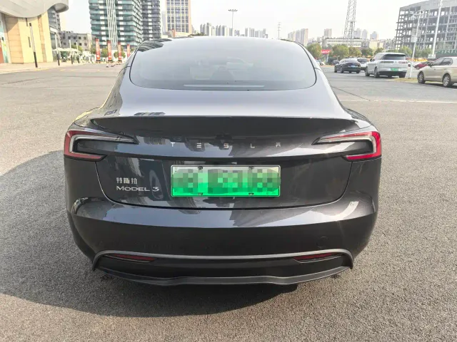 Tesla Model 3 — Фото автомобиля 8