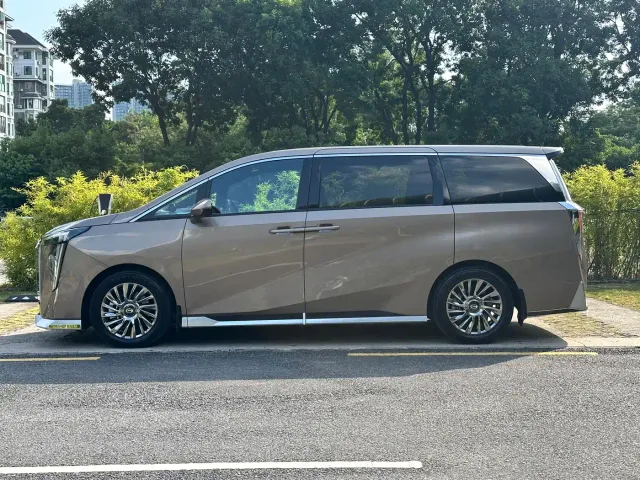GAC Trumpchi M8 — Фото автомобиля 20