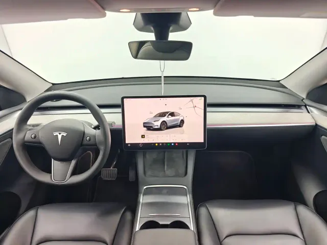 Tesla Model Y — Фото автомобиля 6