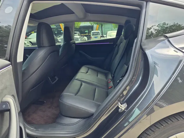 Tesla Model 3 — Фото автомобиля 3