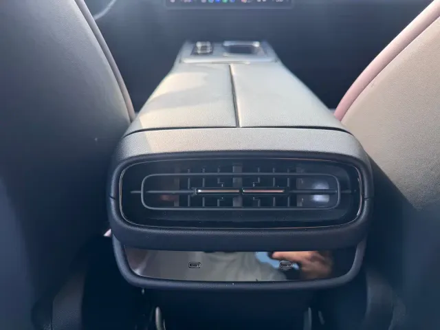 Xiaomi SU7 — Фото автомобиля 14