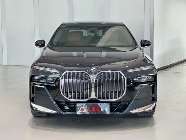 BMW 7 Series — Фото автомобиля 2