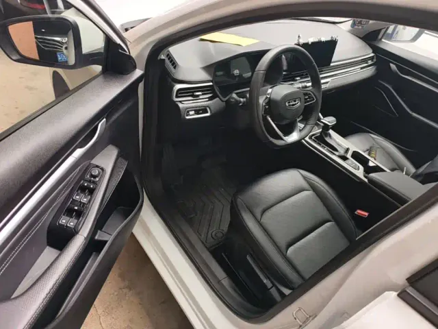 Geely Emgrand — Фото автомобиля 15