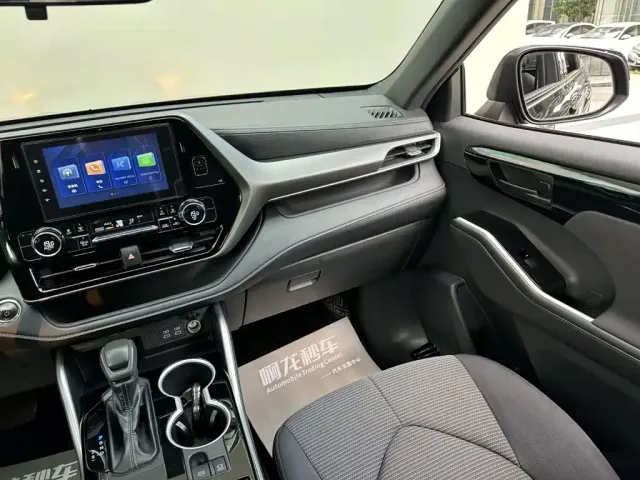 Toyota Crown Kluger — Фото автомобиля 7