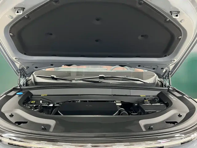 Li Auto L8 — Фото автомобиля 14