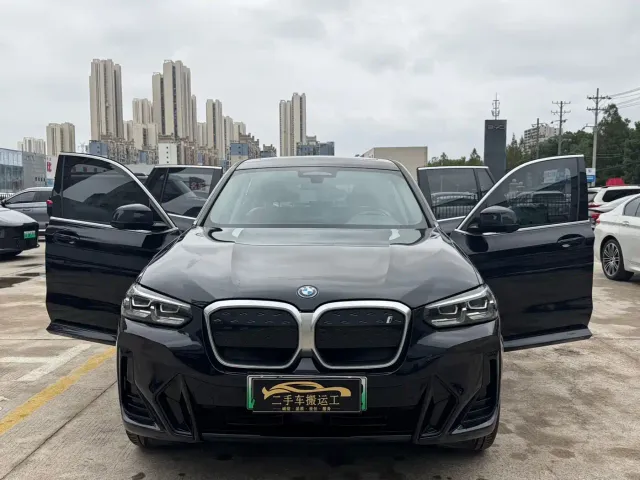 BMW iX3 — Фото автомобиля 17