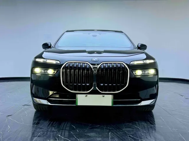 BMW i7 — Фото автомобиля 2