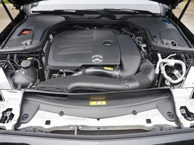 Mercedes-Benz E-Class — Фото автомобиля 25