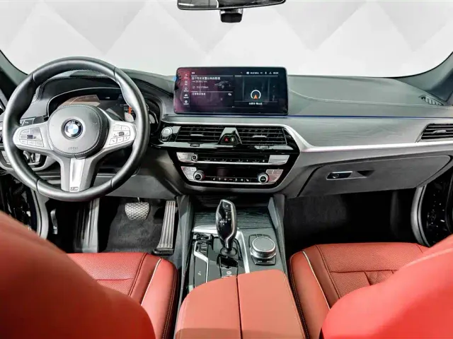 BMW 5 Series — Фото автомобиля 12
