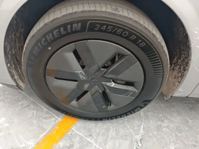 Li Auto MEGA — Фото автомобиля 22