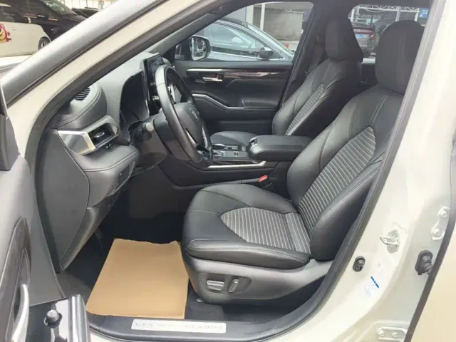 Toyota Crown Kluger 2021 2.5L HEV 4WD Luxury — Фото автомобиля 14