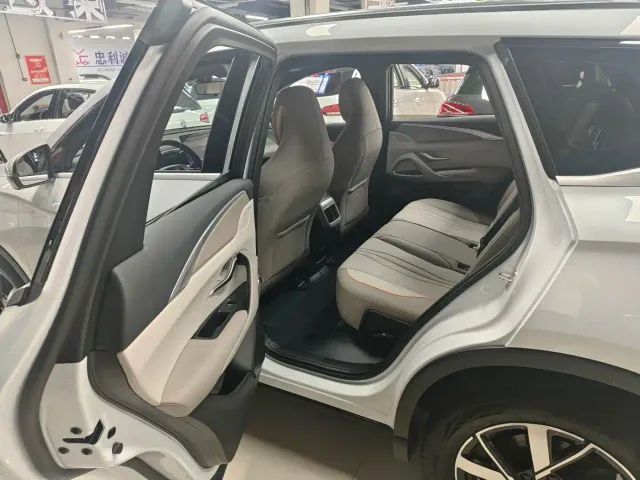 BYD Song Pro — Фото автомобиля 8