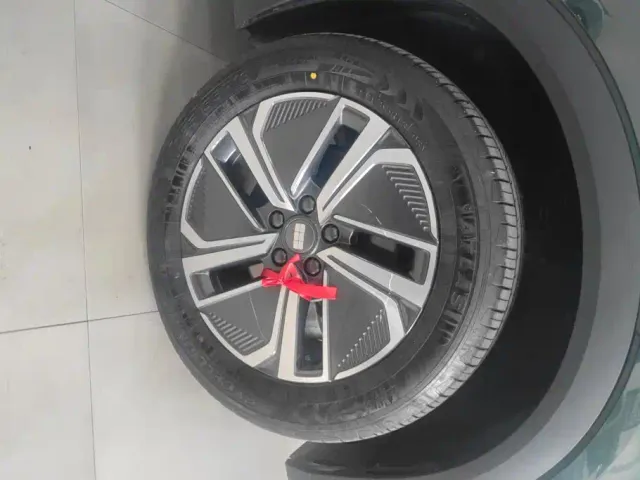 Geely Galaxy Starship 7 EM-i — Фото автомобиля 6