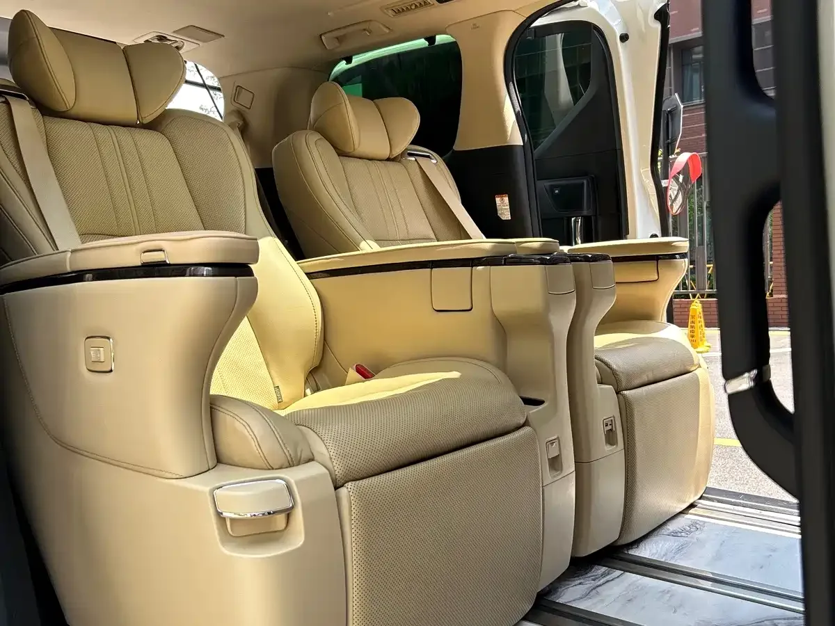 Toyota Alphard 2021 Hybrid 2.5L Premium — Фото автомобиля 13