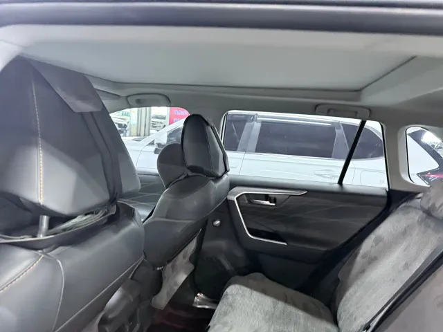 Toyota RAV4 — Фото автомобиля 10