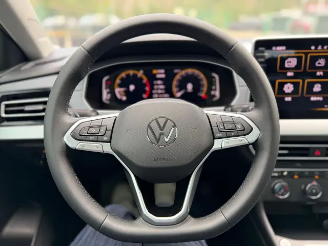 Volkswagen Lavida — Фото автомобиля 9