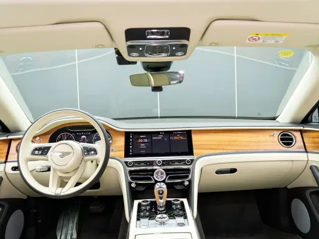 Bentley Flying Spur — Фото автомобиля 16
