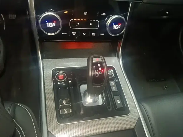 Jaguar XEL — Фото автомобиля 13
