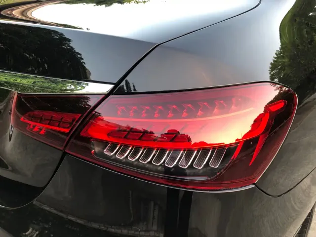 Mercedes-Benz E-Class — Фото автомобиля 25