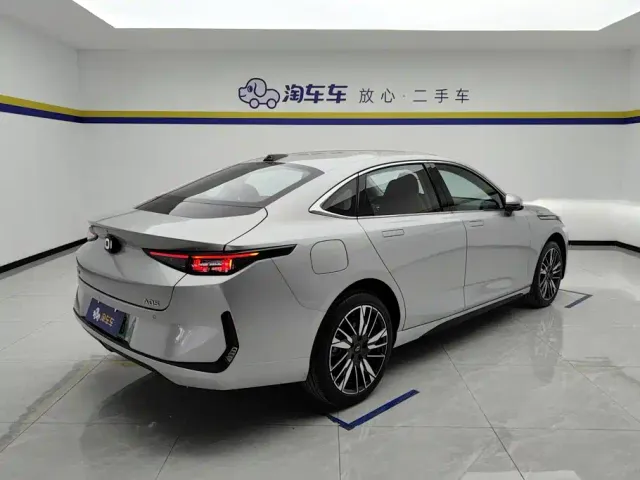 Changan Qiyuan A05 — Фото автомобиля 3