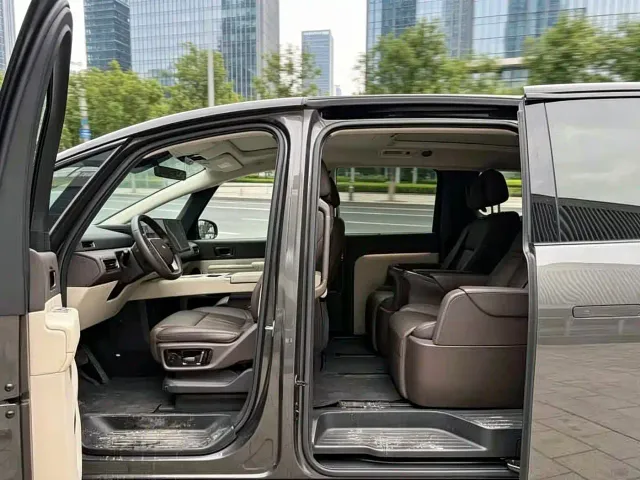 Li Auto MEGA — Фото автомобиля 3