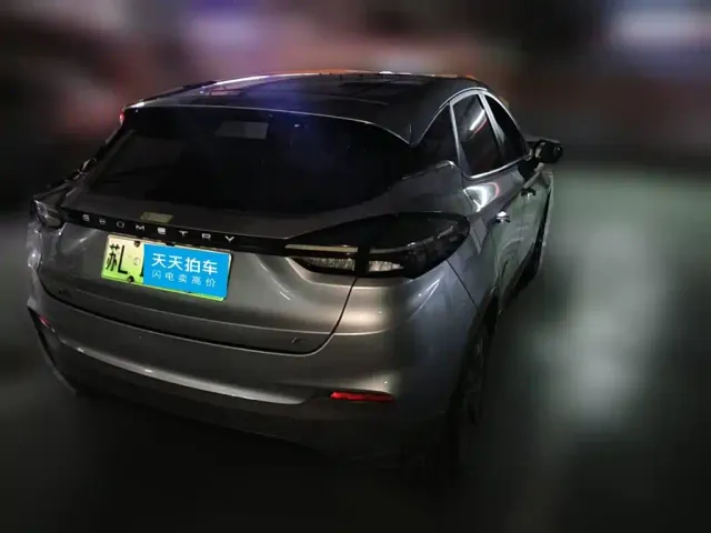 Geely Geometry C — Фото автомобиля 2