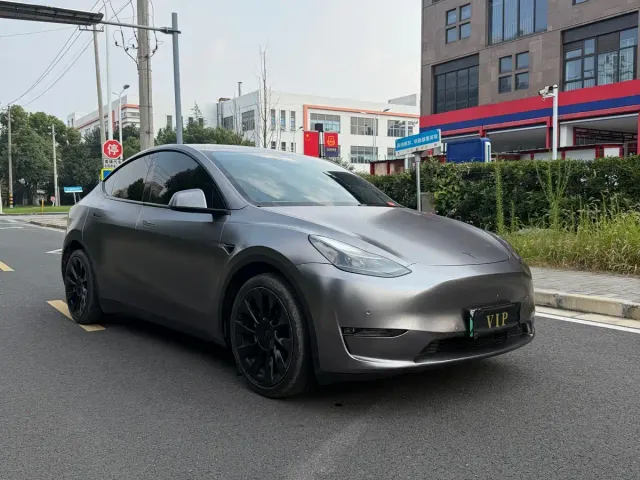 Tesla Model Y — Фото автомобиля 3
