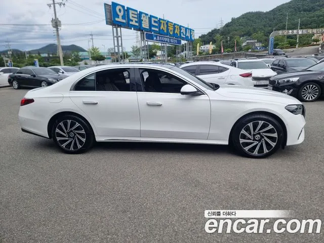 Mercedes-Benz E-Class — Фото автомобиля 4